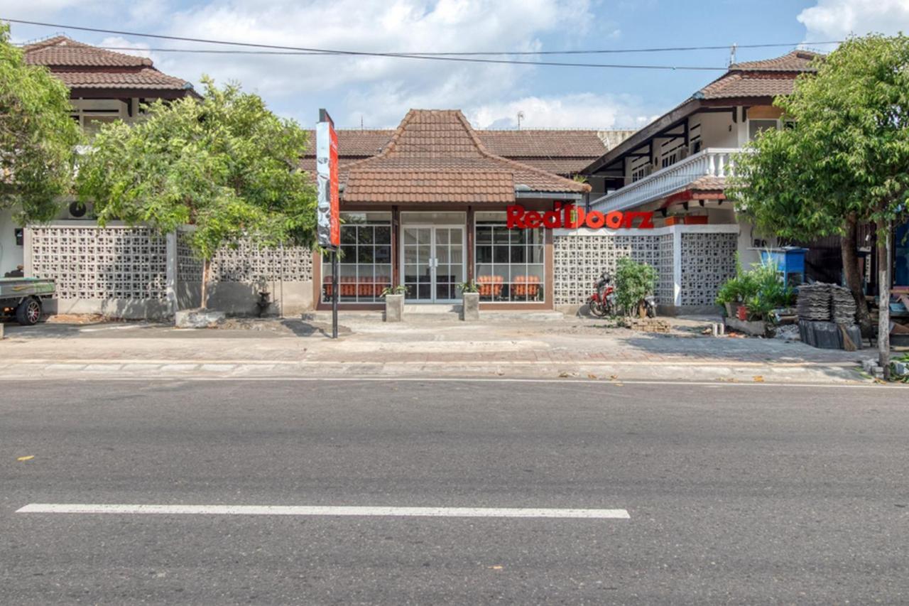 Hotel Reddoorz Near Malioboro Tugu Station Jogja 2 Yogyakarta Esterno foto